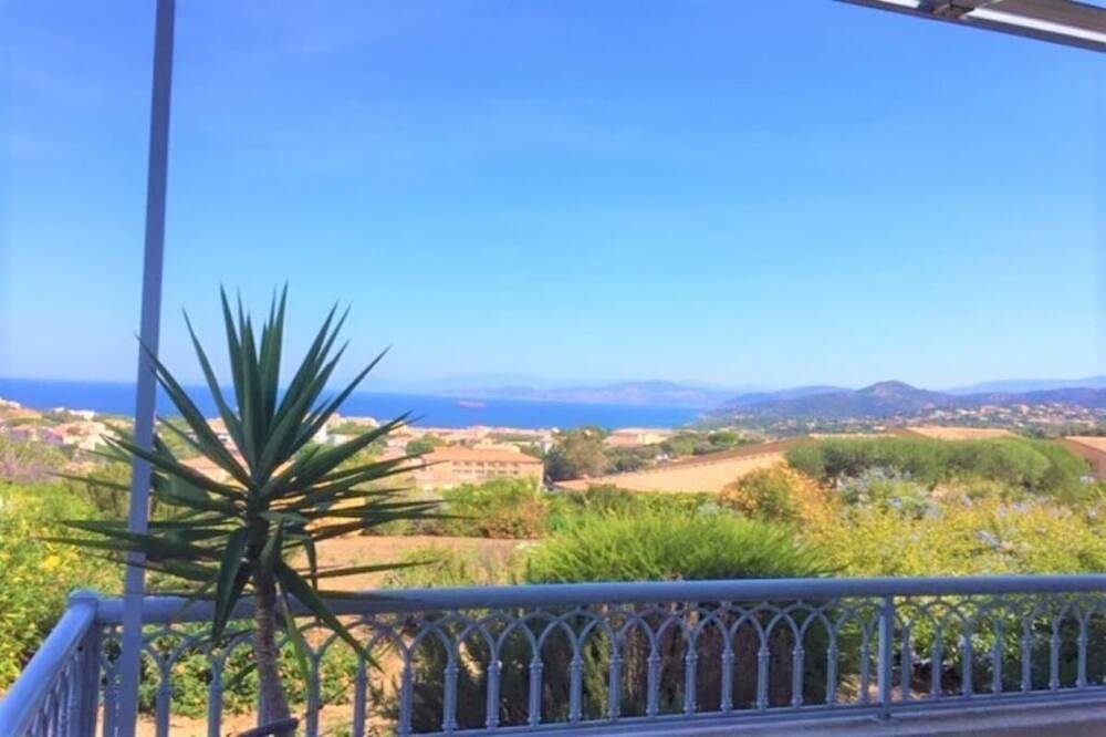 Apartamento entero, Gran T2 nuevo aire acondicionado 20 m² terraza con vistas al mar. Residencia gd pie. in L'Île-Rousse, Region de Calvi