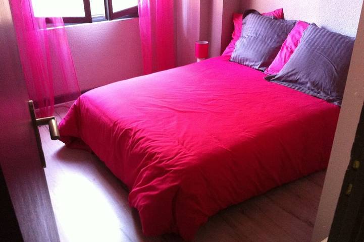 Apartamento entero, Hermoso T3 \"diseño\", 4 *, tranquilo en el jardín, centro de la ciudad -2 dormitorios, 2/5 personas in Lourdes (Altos Pirineos), Altos Pirineos