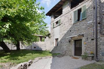 Vacation Rental for 4 Guests in Comune di Carlazzo, Lago di Lugano (Italy), Picture 2