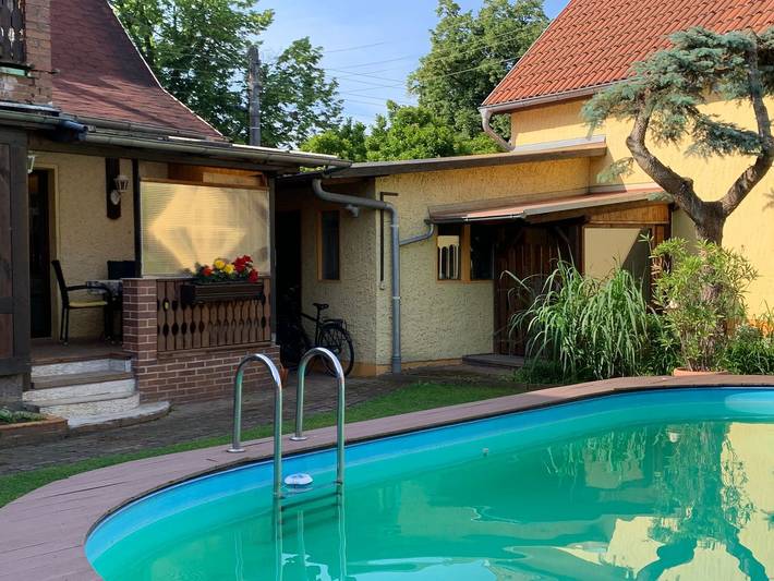 Ferienwohnung für 5 Personen, mit Terrasse und Garten sowie Pool und Sauna