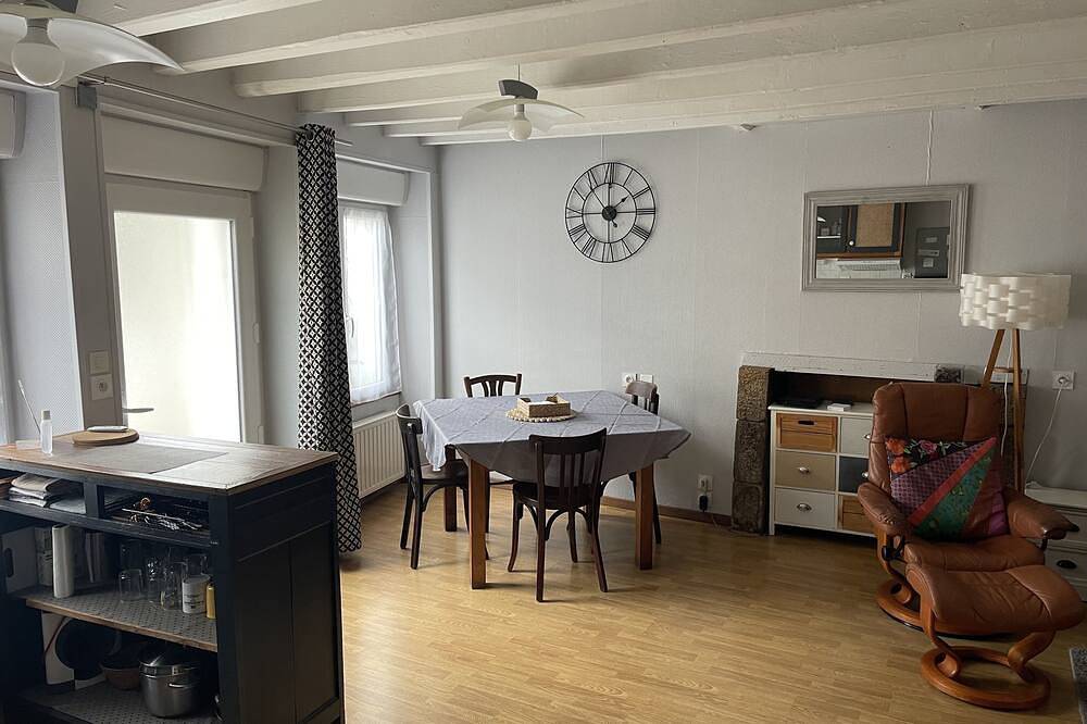 Maison de bourg sans jardin dans le centre de Pleucadeuc dans le Morbihan in Pleucadeuc, Région de Vannes