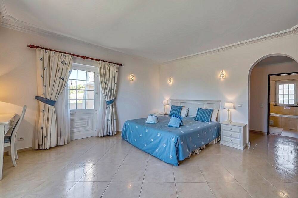 Casa Marinha 1 - Neben dem Marinha Strand mit Schwimmbad! in Lagoa, Faro Distrikt