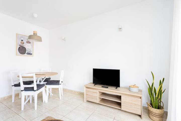 Apartamento entero, Apartamento de vacaciones para 3 personas con piscina in Los Cristianos, Arona 