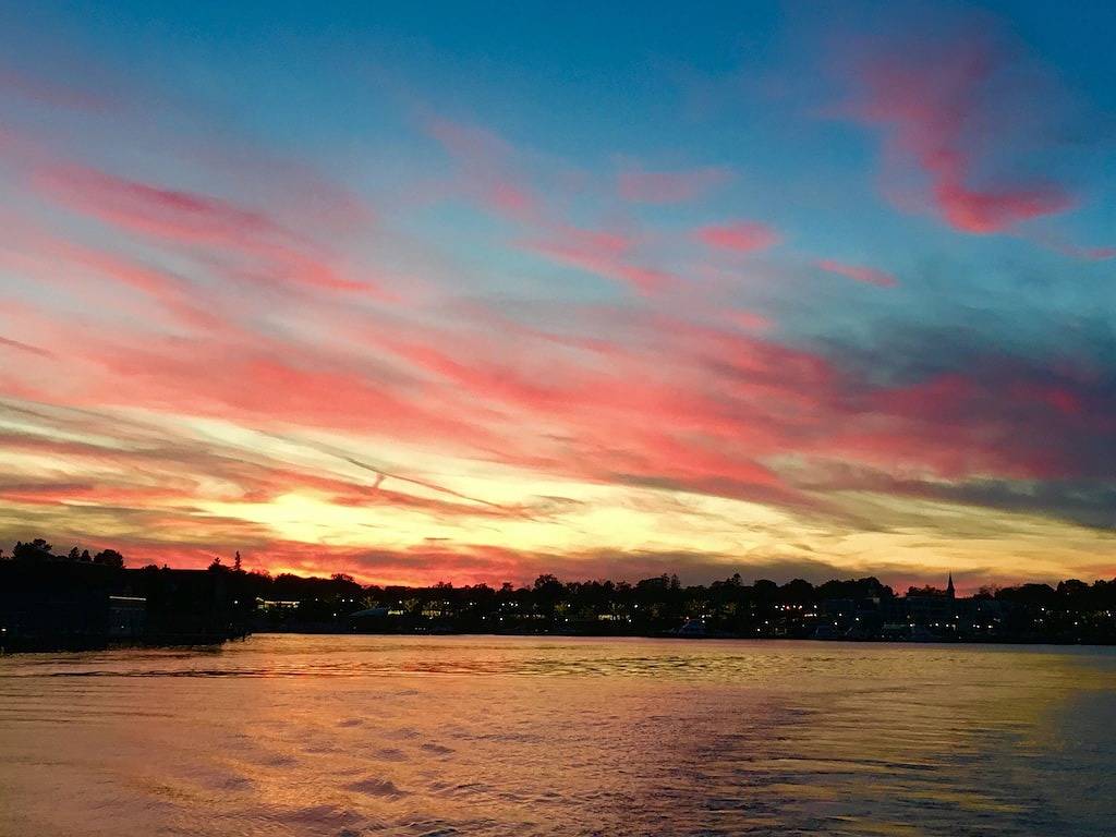 Schöner Ort! Sonnenuntergänge, Lake Michigan nur wenige Schritte entfernt in Charlevoix, Charlevoix County