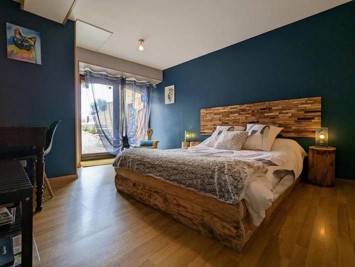 Chambre d’hôte pour 2 personnes, avec terrasse ainsi que jardin et piscine