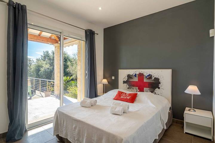 Gîte pour 8 personnes, avec piscine, animaux acceptés à Olmeto - 4