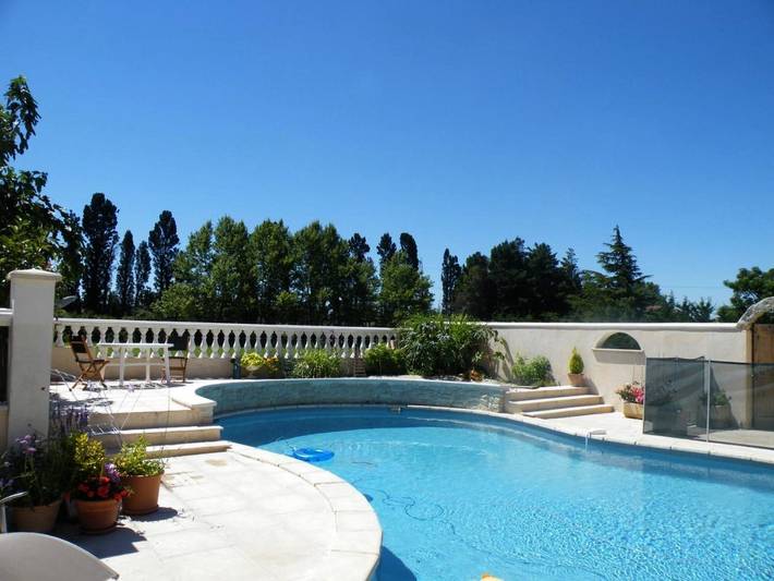 Location de vacances pour 4 personnes, avec vue ainsi que jardin et piscine, animaux acceptés à Châteaurenard - 3