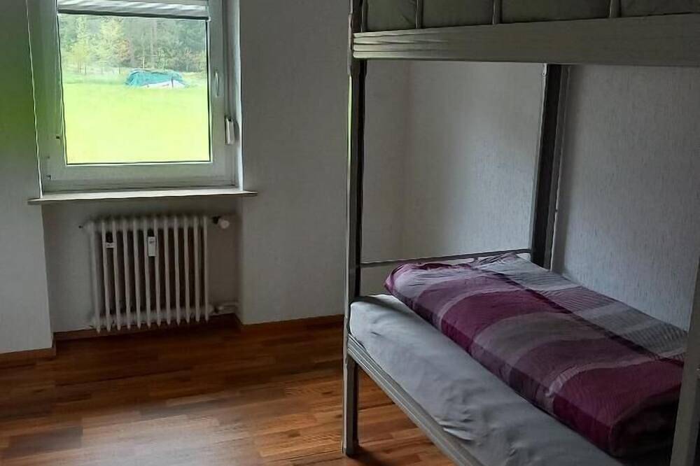 Ganze Wohnung, Ferienwohnung am Waldrand (140qm) mit Balkon und Garten in Bechhofen, Fränkisches Seenland