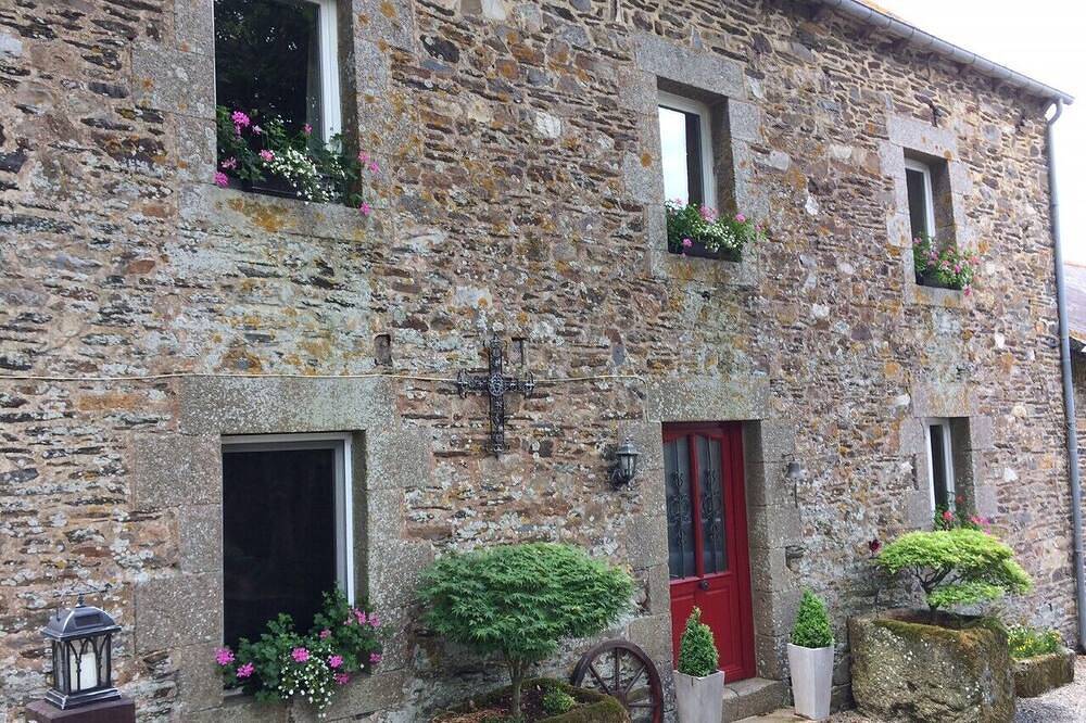 Belle ferme en pierre de 5 chambres dans un endroit tranquille in Plussulien, Cotes-d'Armor