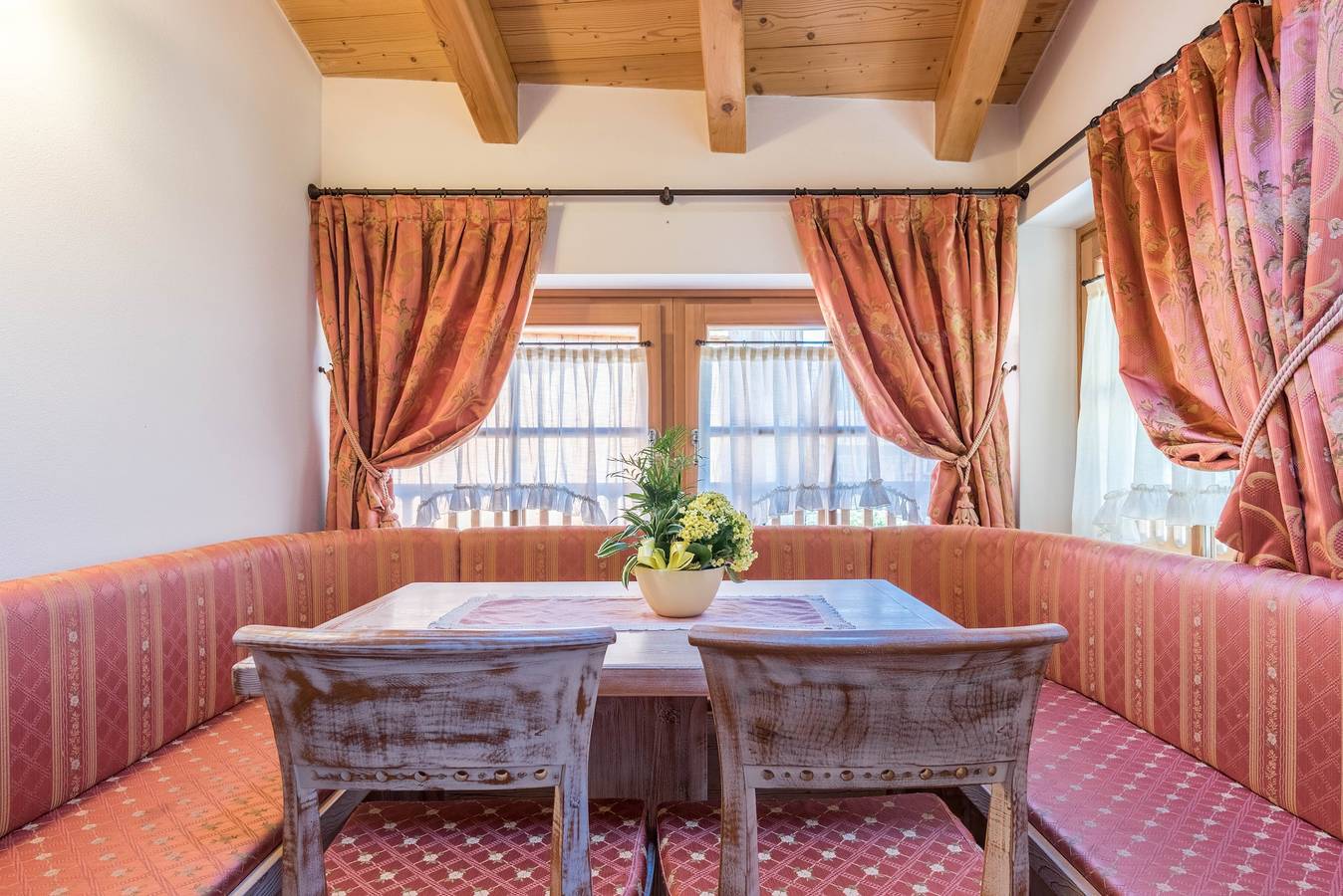 Appartamento intero, Accogliente appartamento "Maso Margherita - Ara" con balcone, giardino e Wi-Fi in Almazzago, Commezzadura