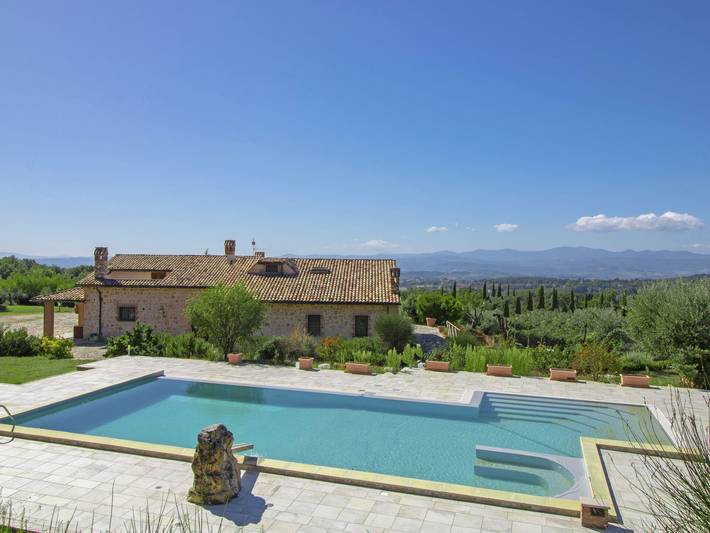 Villa for 10 people, with hot tub and yard in Umbria