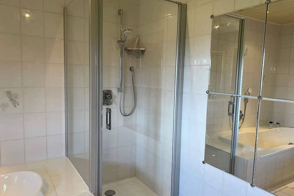 Ganze Wohnung, Ferienwohnung bis 4 Personen, 90 qm, 2 Schlafzimmer mit Balkon in Wonneberg, Rupertiwinkel