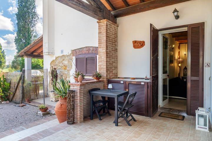 Apartment 'A' with Shared Garden, Wi-Fi and Air Conditioning