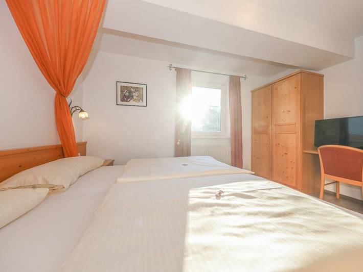 Ganzes Studio, Appartementhaus Chalet Alpina - Studio mit Kochgelegenheit für 2 Personen in Sankt Johann in Tirol, Kaisergebirge