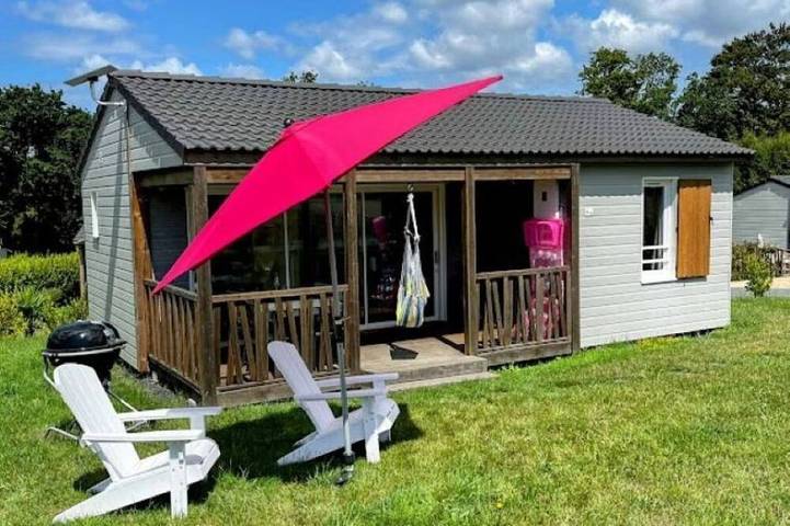 Chalet pour 4 personnes, avec jardin ainsi que piscine et terrasse