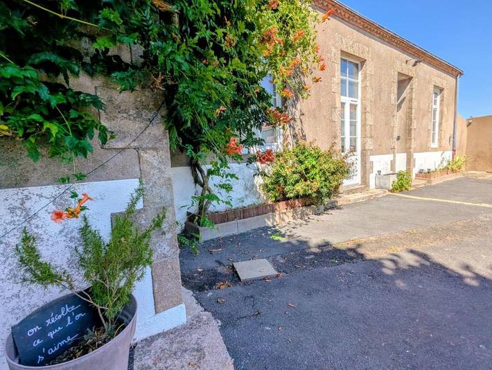 Location de vacances pour 7 personnes, avec Terrasse et Jardin à Les Landes-Genusson - 4