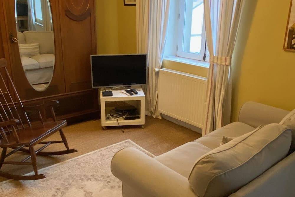 Appartement entier, Appartement indépendant 35m2 centre village (78) in Les Alluets-le-Roi, Yvelines
