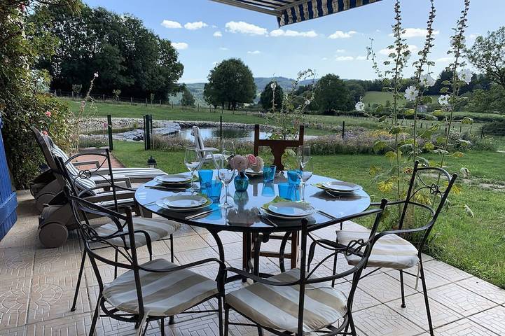 Gîte pour 4 personnes, avec Jardin dans Deux-Grosnes