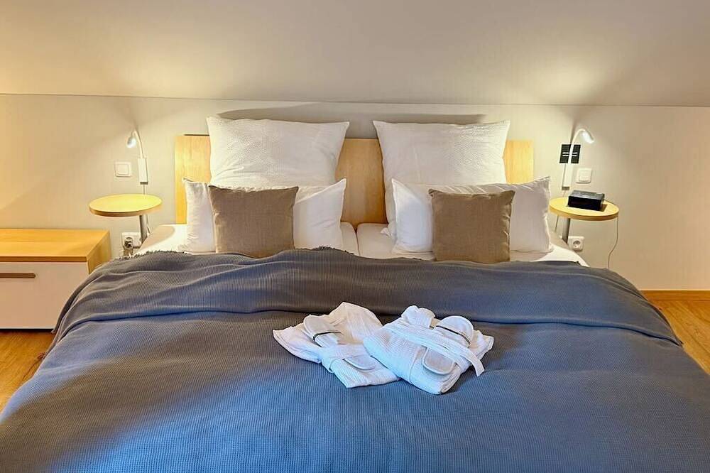 Geheel appartement, Luxurious 5-star vacation apartment (90 m2) with balcony in Frankenalb