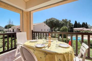 Gîte pour 5 personnes, avec piscine et terrasse dans Plage Saint-Clair