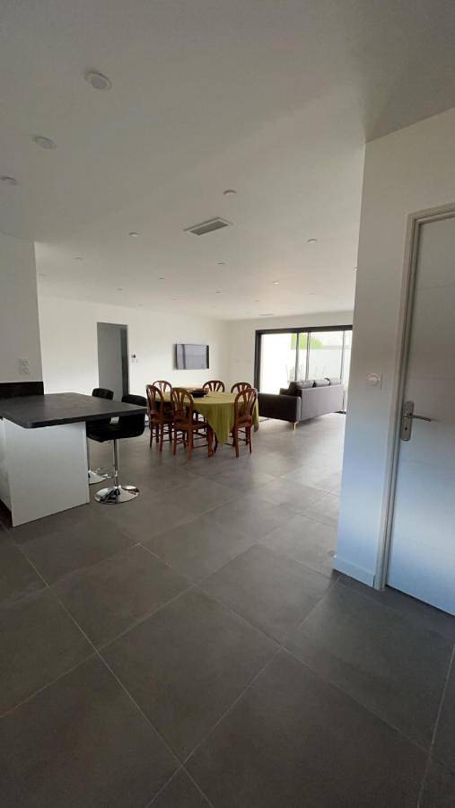 Location de vacances pour 6 personnes, avec piscine ainsi que jardin et vue, animaux acceptés à Gignac - 2