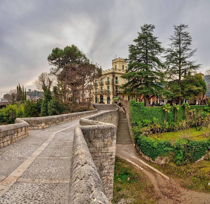 Hôtel pour 2 personnes, avec Balcon ainsi que Jacuzzi et Terrasse à Besalú