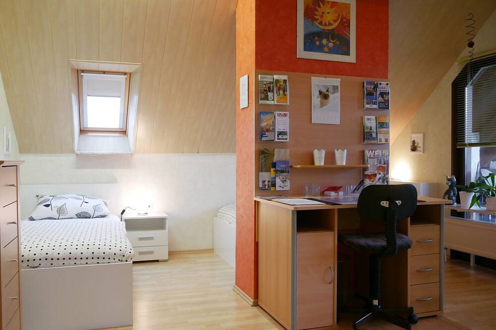 Ganze Wohnung, Ferienwohnung Eva-Maria, 84 qm, 1 Schlafzimmer, 1 Wohnzimmer, 2 Erwachsene und 2 Kinder in Europa-Park, Mahlberg