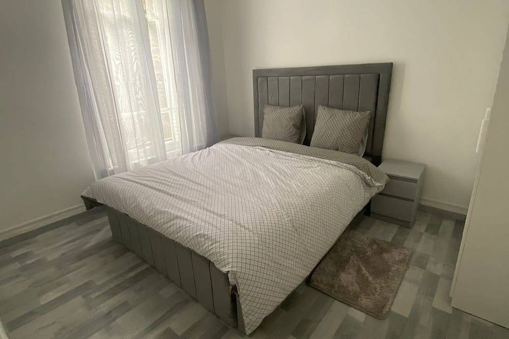 8 Bedroom Private vacation home in Pierrefitte-sur-Seine in Pierrefitte-sur-Seine, Sena-Saint Denis