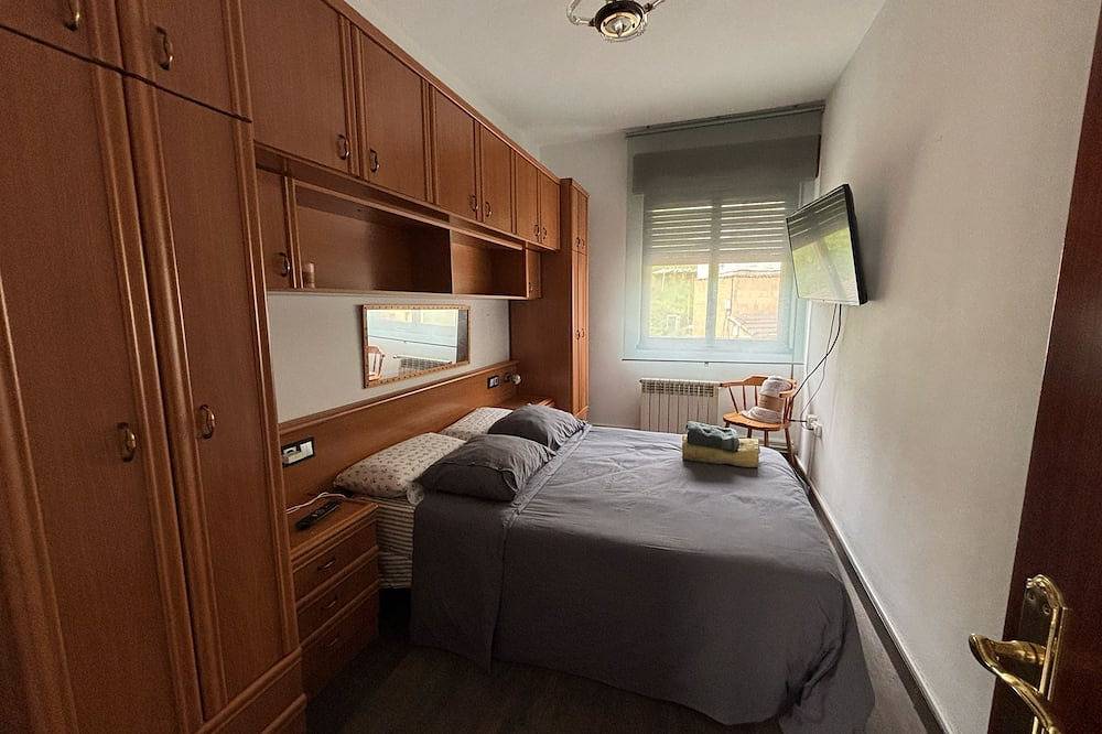 Entire apartment, Comfortable apartment close to hiking trails and 20 min from beaches. in Langreo, Cordillera Cantábrica