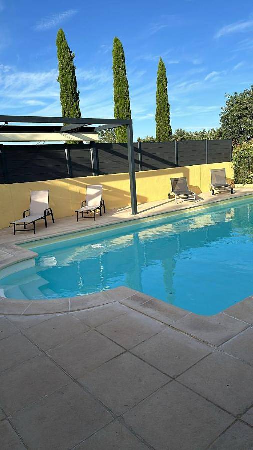 Location de vacances pour 4 personnes, avec vue ainsi que piscine et jardin à Martignargues - 3