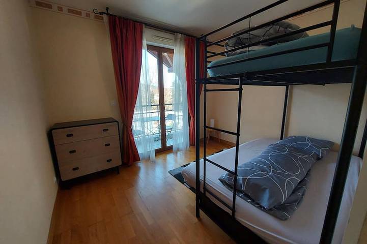 Ganze Wohnung, In the heart of St Jorioz, spacious apartment with terrace and mountain view in Saint-Jorioz, Parc naturel régional du Massif des Bauges
