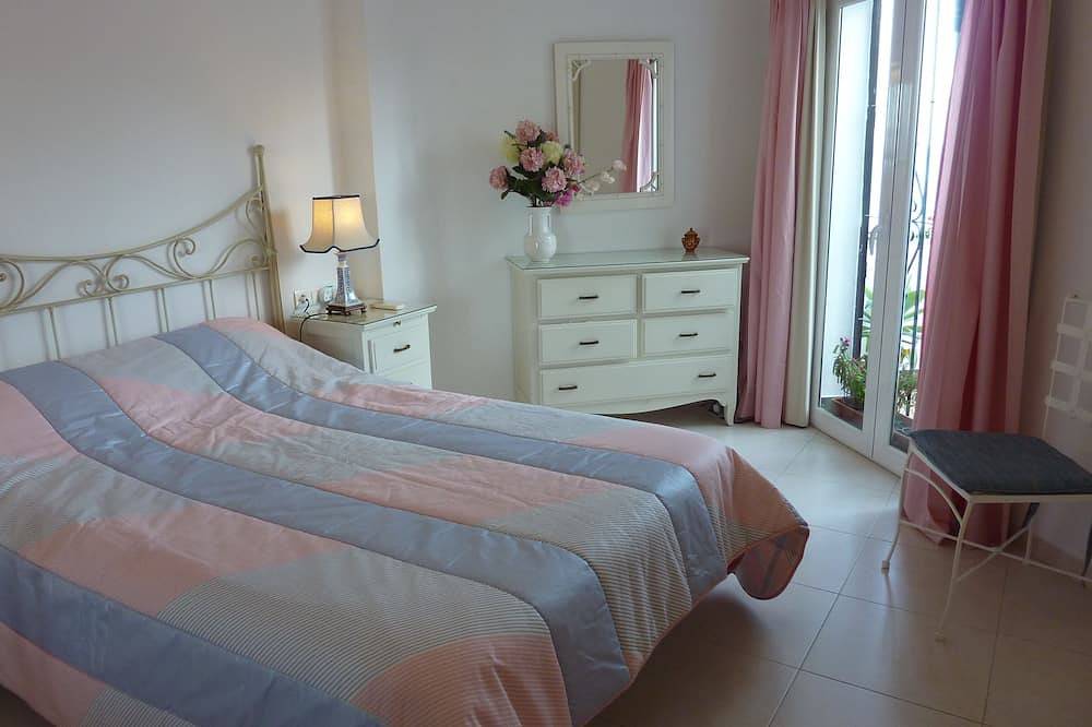 Ganze Wohnung, Schönes Apt. mit 2 Schlafz. , große Terrasse, Traumblick, gem. Pool, strandnah in Urbanización Ladera del Mar, Nerja