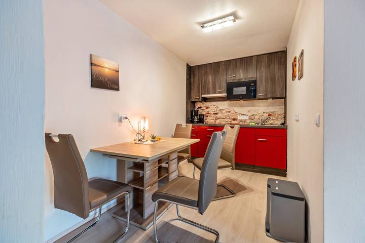 Entire apartment, Holiday Apartment "Günthers Friesenstube" with Shared Garden in Jade, Wesermarsch