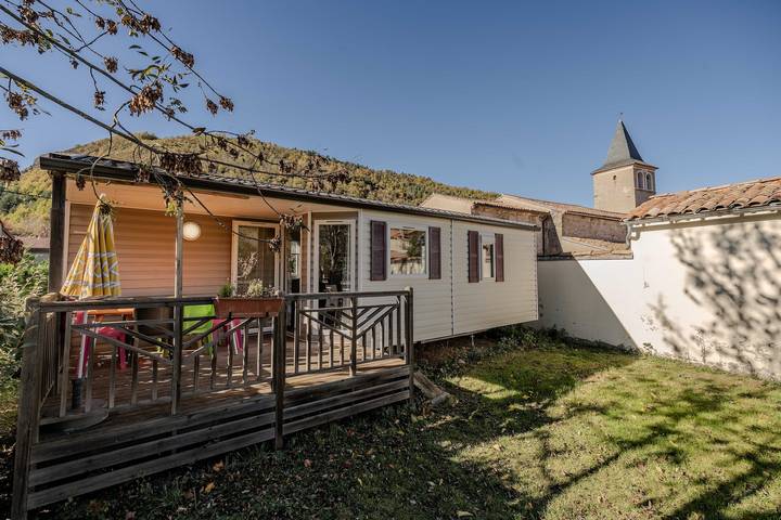 Mobil home pour 6 personnes, avec jardin à Roquefeuil