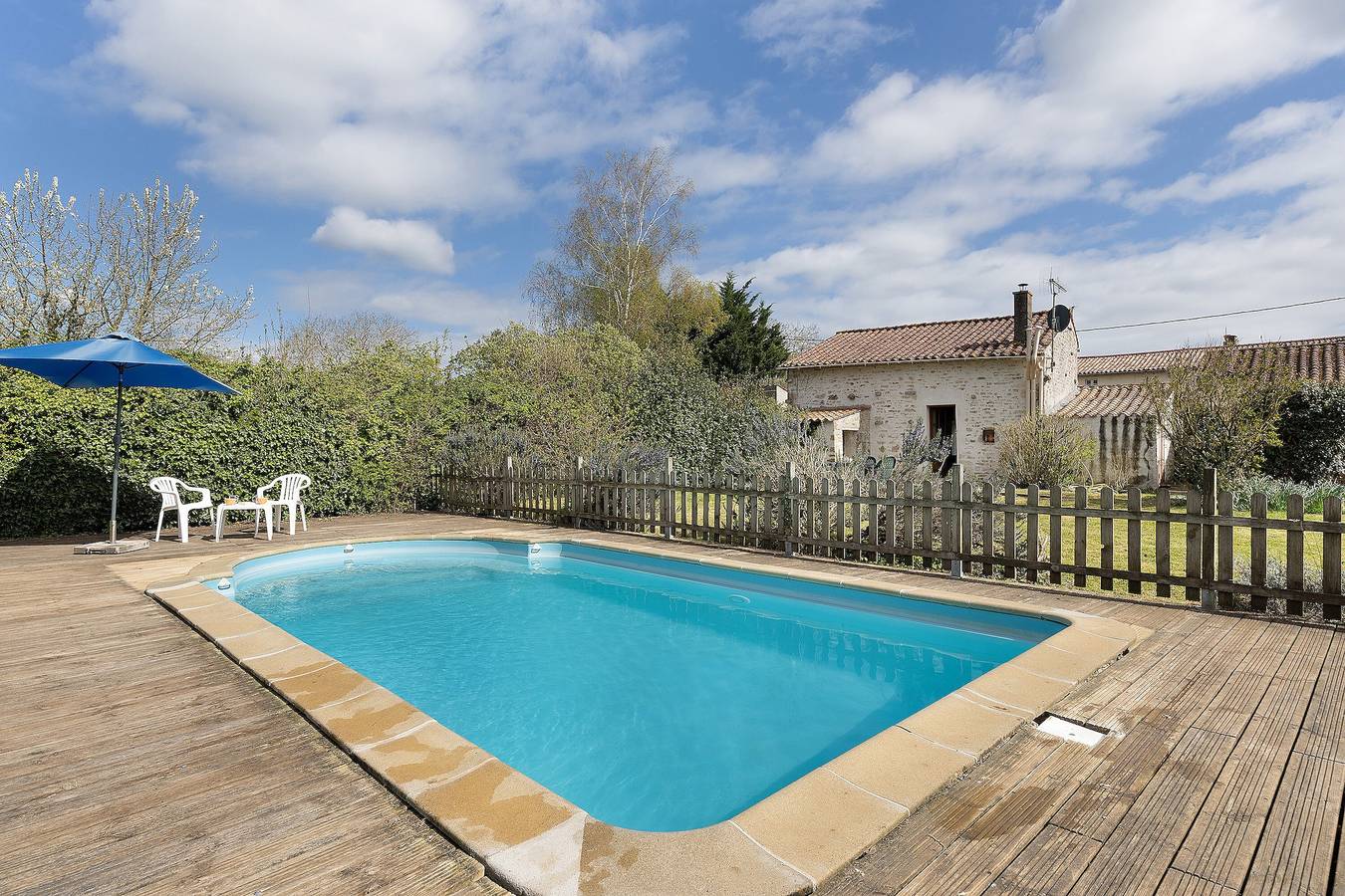 Ganzes Studio, Gîte des Fraignaies mit privatem Pool und Terrasse in Saint-Juire-Champgillon in Saint-Juire-Champgillon, Fontenay-le-Comte