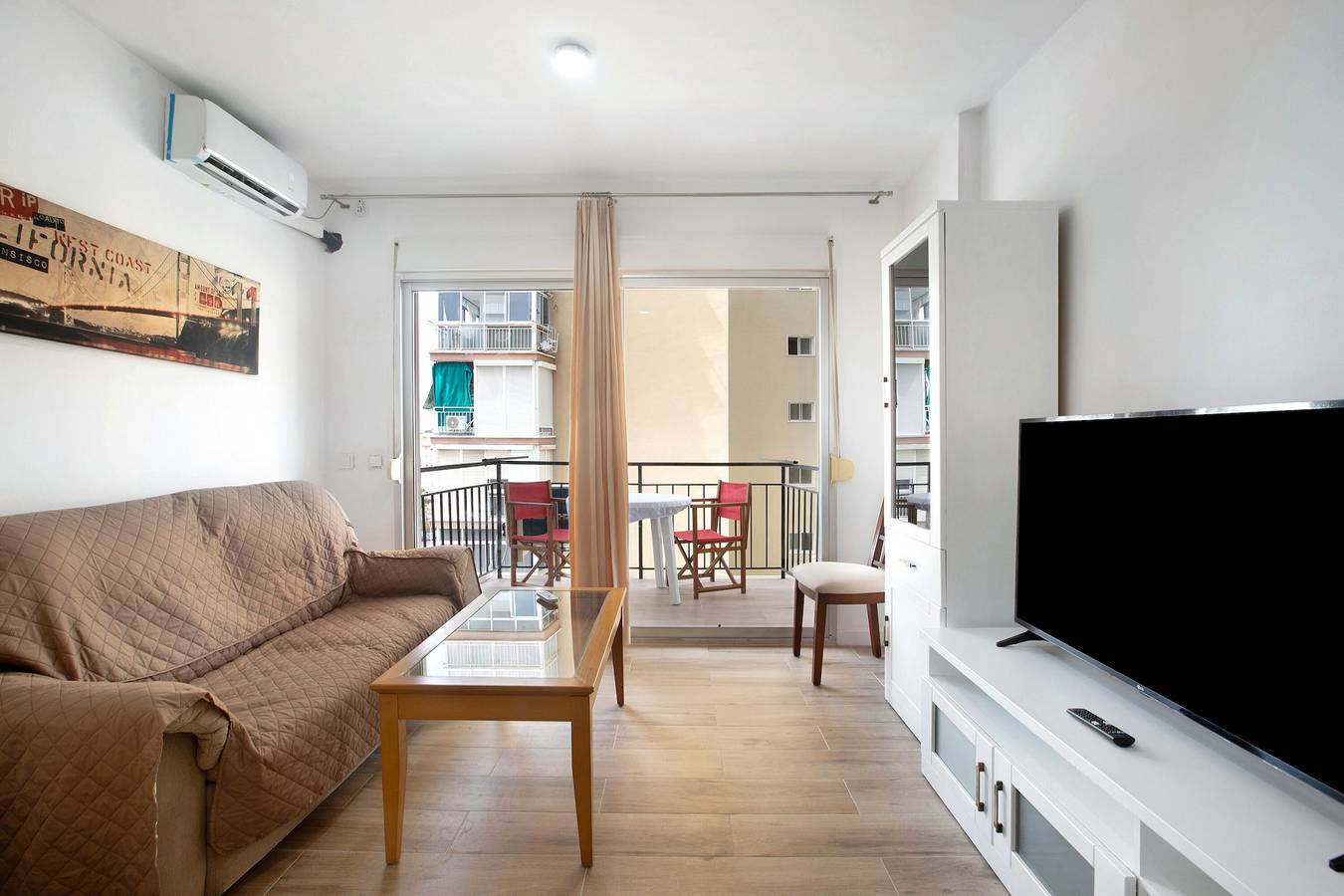 Ganze Wohnung, Ferienwohnung 'Apartamento Los Manantiales' mit Meerblick, Wi-Fi und Klimaanlage in Torremolinos Zentrum, Torremolinos