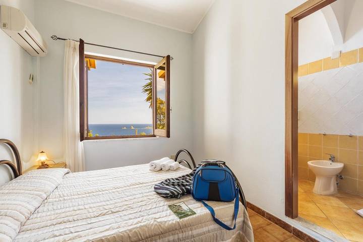 Location de vacances pour 3 personnes, avec vue et terrasse, animaux acceptés à Santa Maria Navarrese - 2