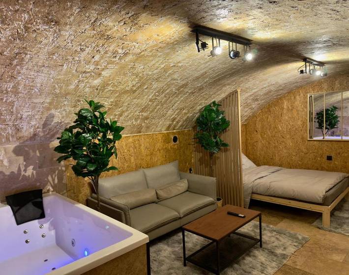 Location de vacances pour 2 personnes, avec Jacuzzi ainsi que Terrasse et Jardin à Feyzin