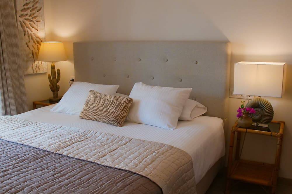 Villa di lusso vicino alla spiaggia con piscina riscaldata e vista sulle montagne in Port de Pollença, Pollença