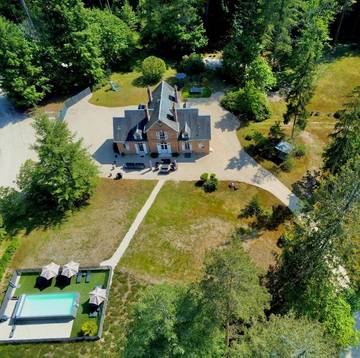 Gîte pour 15 personnes, avec vue ainsi que jardin et piscine à Nouan-le-Fuzelier