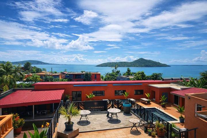 Hôtel pour 2 personnes, avec vue ainsi que piscine et jardin à Mamoudzou