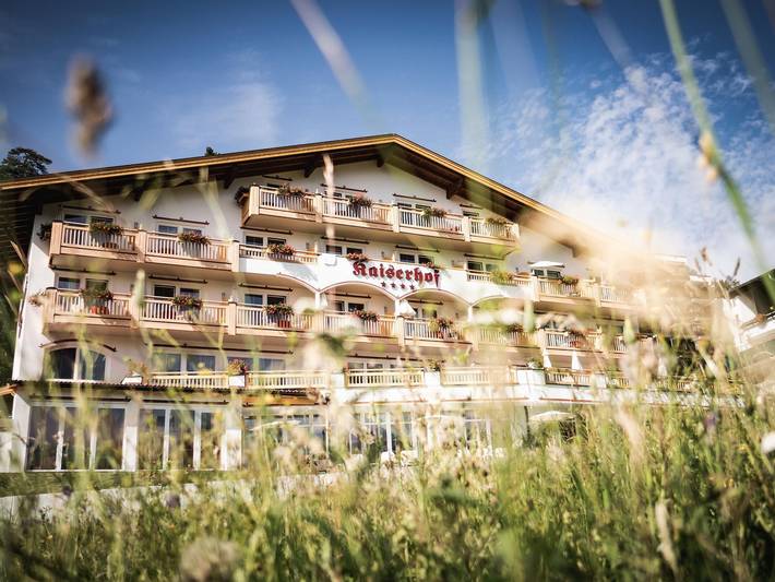 Hotel für 4 Personen, mit Balkon und Whirlpool sowie Terrasse und Garten in Telfs