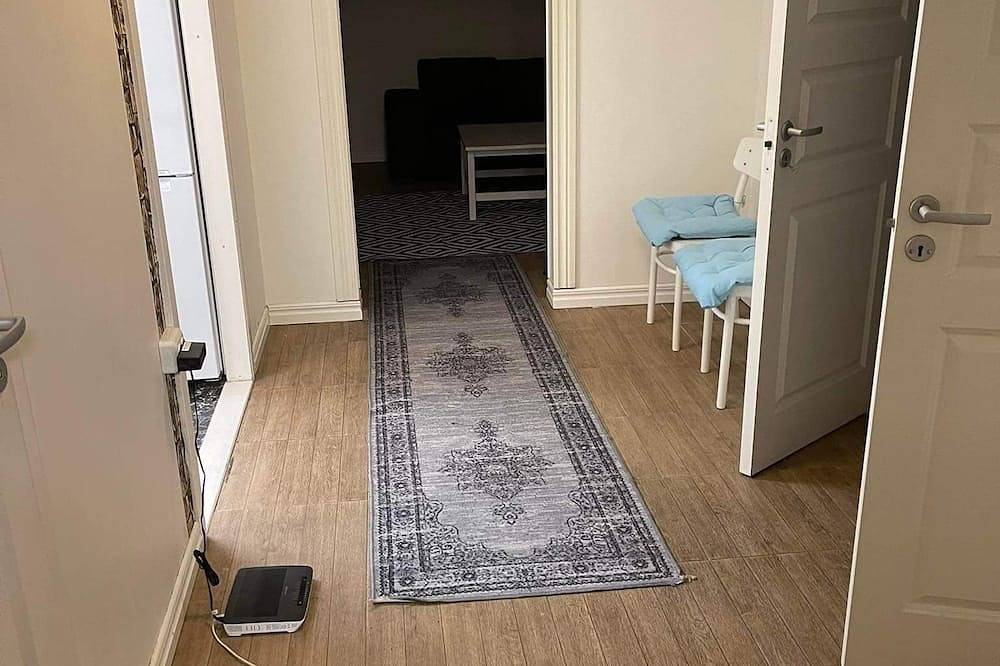 Ganze Wohnung, 6 bedrooms with 2 bathrooms in Västeras, Västmanland