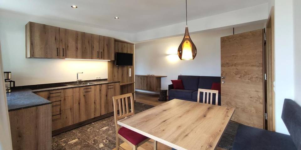 Ferienwohnung für 4 Personen, mit Balkon und Terrasse sowie Garten und Pool in Terlan