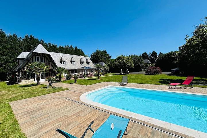 Villa pour 12 personnes, avec jacuzzi ainsi que sauna et jardin, animaux acceptés