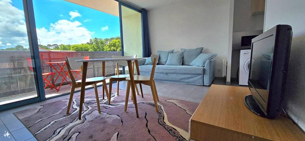 Gîte pour 4 personnes, avec terrasse ainsi que vue sur le lac et vue dans Maubuisson - 4