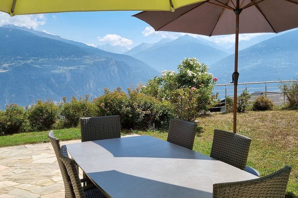 Cosy south-facing chalet near Anzere and Crans Montana! Amazing view on the Alps in Ayent, Sion - Sierre & Umgebung
