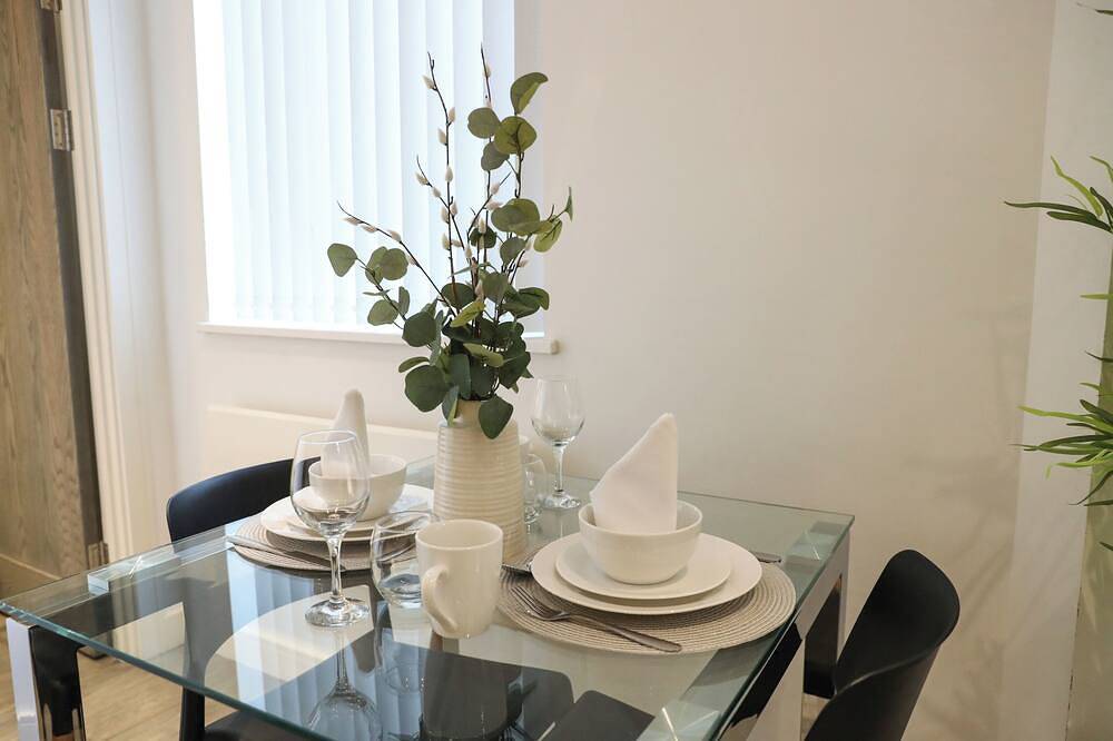 Entire apartment, Modern Apartment – Ideal for Contractors, Professionals or looking to Getaway in Slough, Berkshire