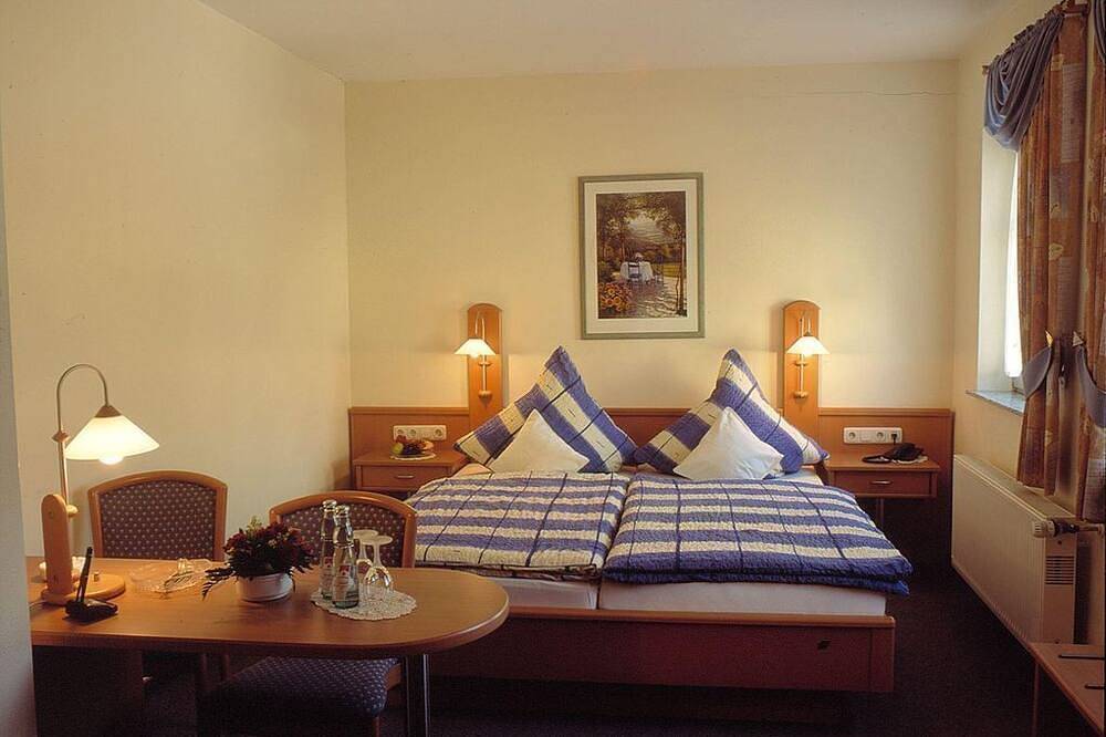Hotel Zur Krone - Doppelzimmer Dusche/Wc in Birresborn, Vulkaneifel