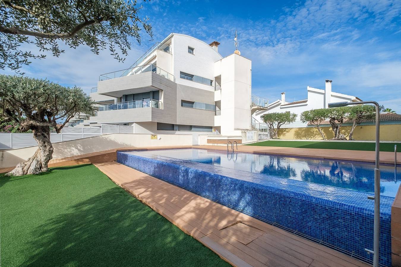 Apartamento entero, "Ático-dúplex Geniales Vistas al Mar" con piscina, vistas al mar y terraza in Vinaroz, Costa del Azahar